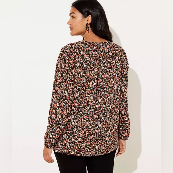 LOFT Plus Black Floral Shirred Split Neck Blouse Size LP NWOT - Picture 4 of 11